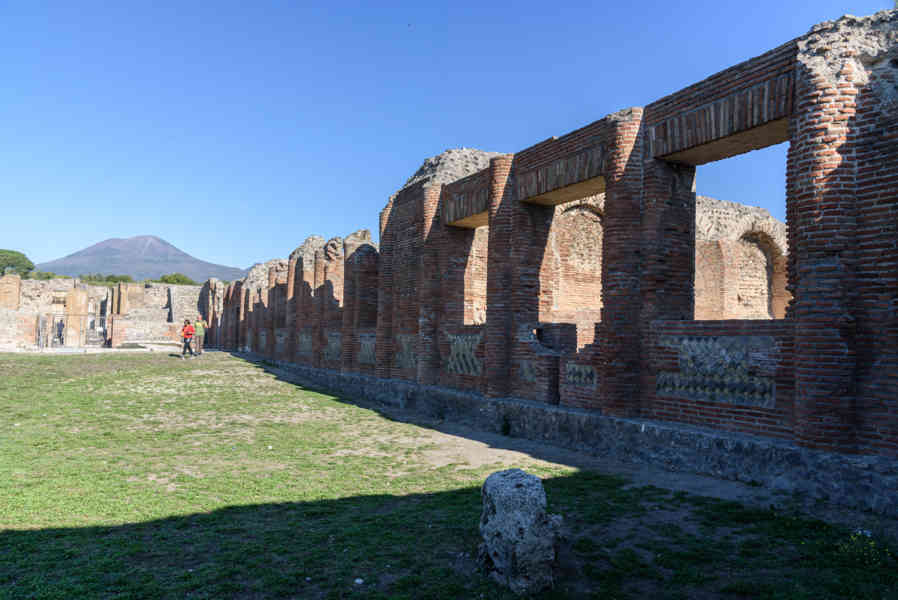 153 - Italia - Pompeya - parque arqueológico de Pompeya - Termas Centrales.jpg